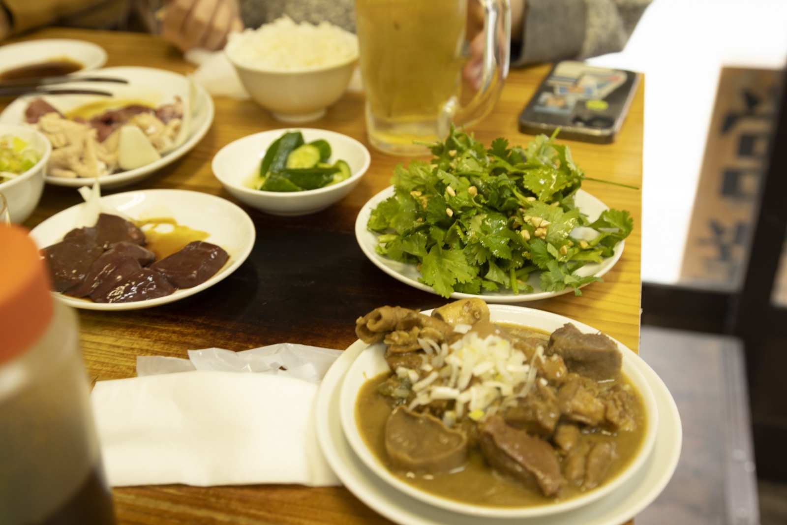 もつ煮込みとレバーの皿